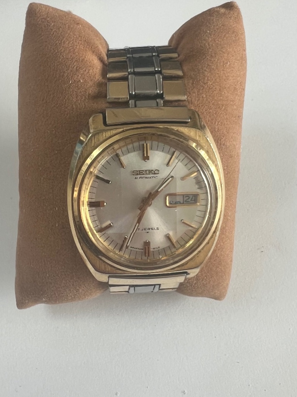 Vintage Seiko Automatic 17 Jewels Japan 7009-8109 Watch RUNNING